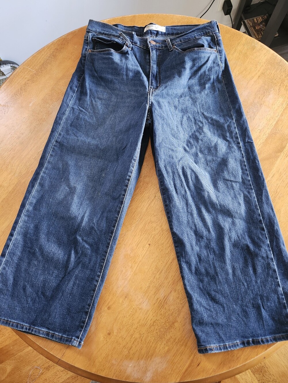 Levi Wide Leg Capri Jeans, Size 10/W30, Dark Blue Stretch Denim, Mid Rise